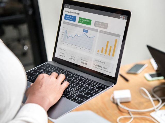 Google Ads vs. Facebook Ads: Which Delivers Better ROI?